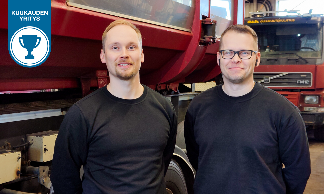 Pekantin Jukka Juutinen (vas.) ja Leo Juutinen seisovat kuorma-auton edessä katsoen kameraan.